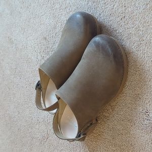 Berry Burnished Nubuck Clogs